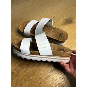 Reef Cushion Vista Hi women’s sandal size 6 - white color